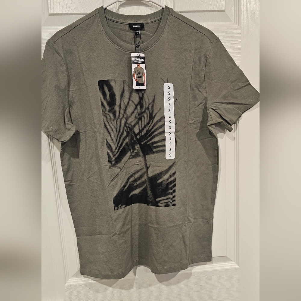 NWT Express Men's Short Sleeve Graphic Tee - Green